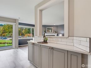 9715 NE Juanita Drive 206B, Kirkland WA 98034