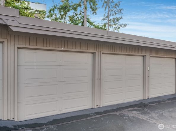 9715 NE Juanita Drive 206B, Kirkland WA 98034