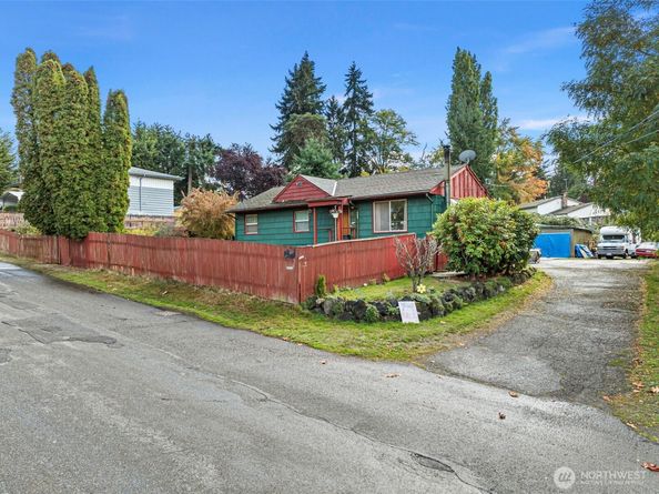 2635 SW 104th Street, Seattle WA 98146