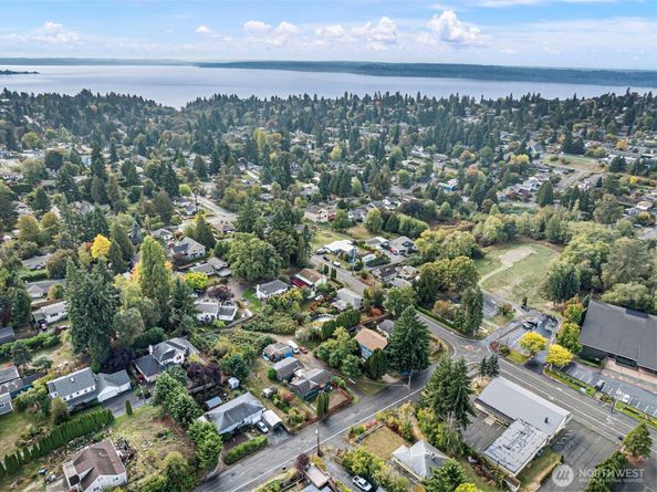 2635 SW 104th Street, Seattle WA 98146