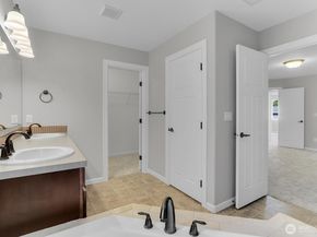 24502 110th Avenue SE, Kent WA 98030