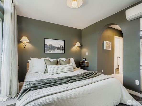 5719 9th Avenue NW, Seattle WA 98107