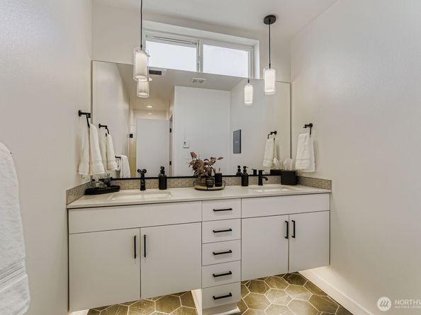 5719 9th Avenue NW, Seattle WA 98107