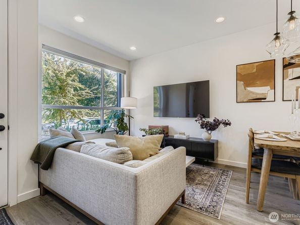 5719 9th Avenue NW, Seattle WA 98107