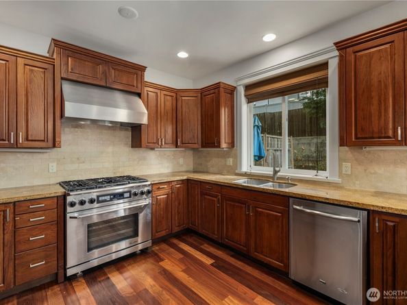 10407 NE 17th Street, Bellevue WA 98004