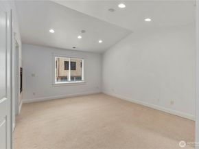 10407 NE 17th Street, Bellevue WA 98004