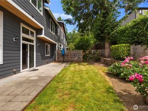 10407 NE 17th Street, Bellevue WA 98004