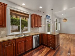 10407 NE 17th Street, Bellevue WA 98004