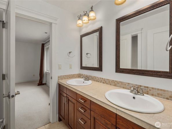 10407 NE 17th Street, Bellevue WA 98004