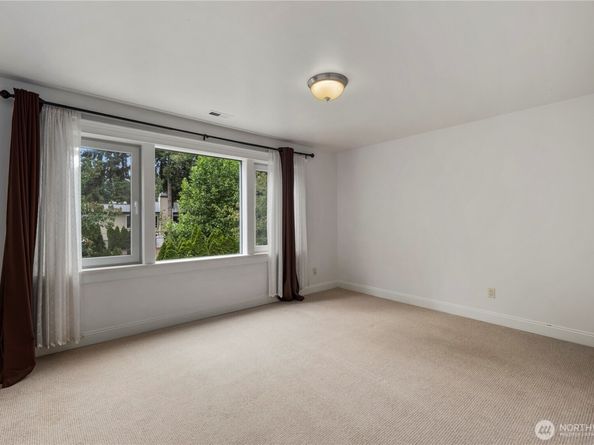 10407 NE 17th Street, Bellevue WA 98004