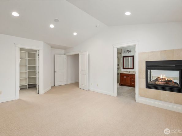 10407 NE 17th Street, Bellevue WA 98004