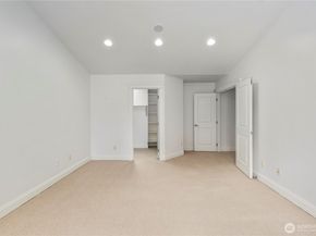 10407 NE 17th Street, Bellevue WA 98004