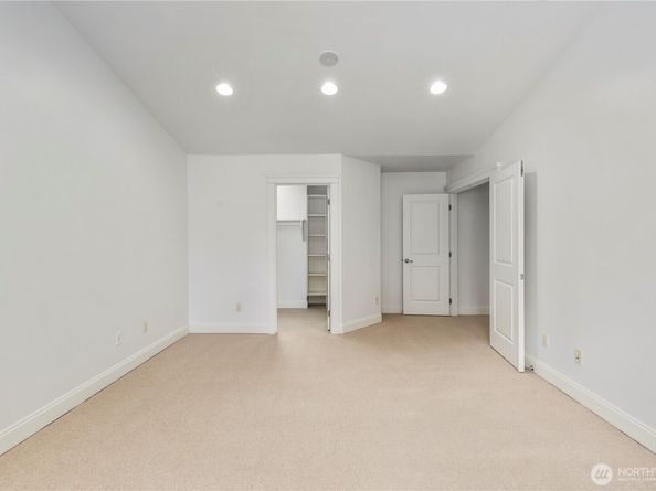 10407 NE 17th Street, Bellevue WA 98004