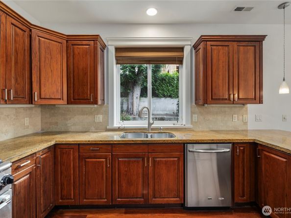 10407 NE 17th Street, Bellevue WA 98004