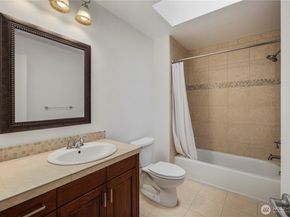 10407 NE 17th Street, Bellevue WA 98004