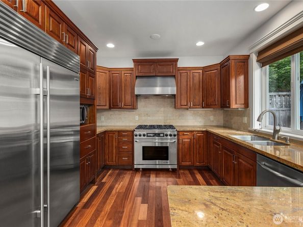 10407 NE 17th Street, Bellevue WA 98004