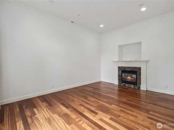 10407 NE 17th Street, Bellevue WA 98004