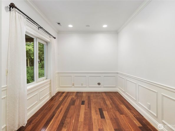 10407 NE 17th Street, Bellevue WA 98004