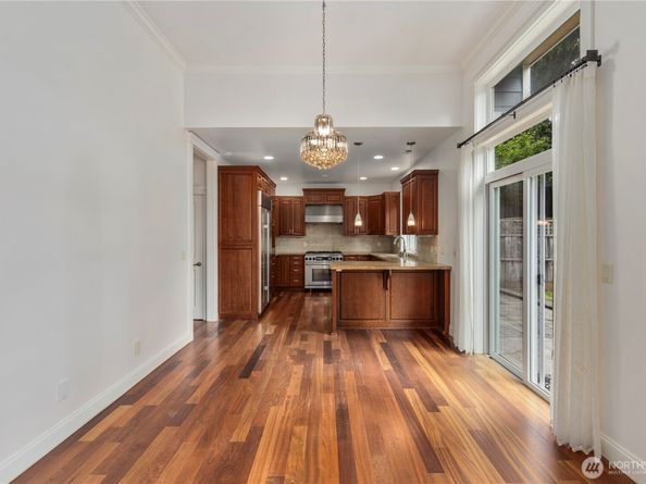 10407 NE 17th Street, Bellevue WA 98004