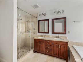 10407 NE 17th Street, Bellevue WA 98004