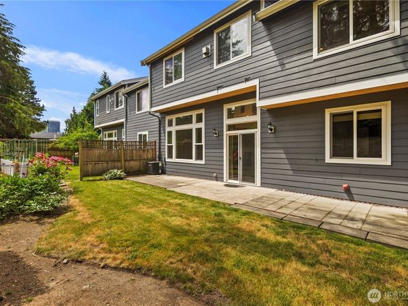 10407 NE 17th Street, Bellevue WA 98004