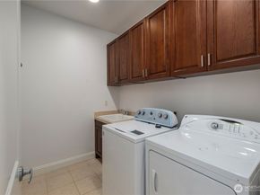 10407 NE 17th Street, Bellevue WA 98004