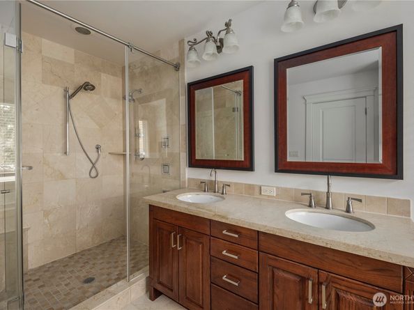 10407 NE 17th Street, Bellevue WA 98004