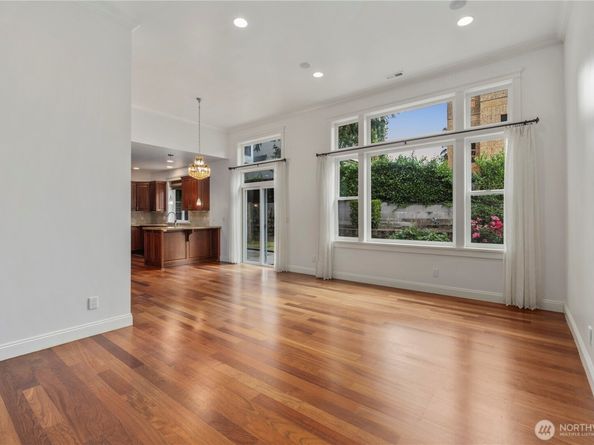 10407 NE 17th Street, Bellevue WA 98004