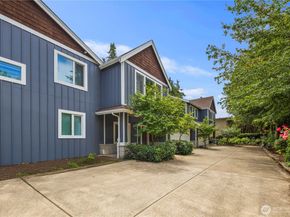 10407 NE 17th Street, Bellevue WA 98004