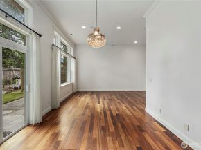 10407 NE 17th Street, Bellevue WA 98004