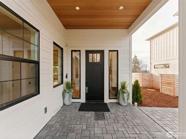 12811 SE 44th Place, Bellevue WA 98006