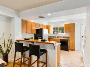 206 24th Avenue E, Seattle WA 98112