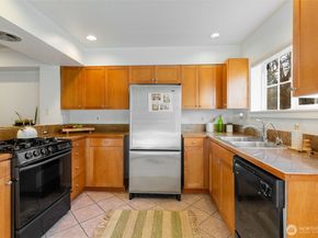 206 24th Avenue E, Seattle WA 98112
