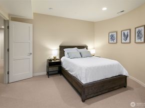526 14th Avenue W, Kirkland WA 98033
