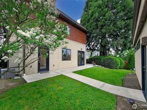 526 14th Avenue W, Kirkland WA 98033