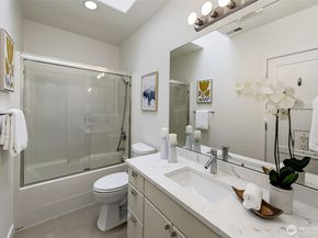 526 14th Avenue W, Kirkland WA 98033