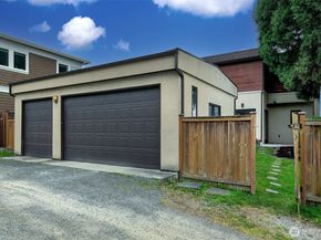 526 14th Avenue W, Kirkland WA 98033