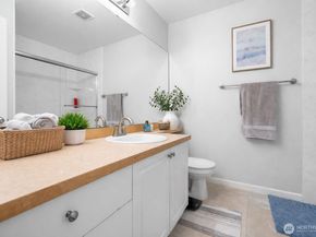 16373 119th Terrace NE 315, Bothell WA 98011