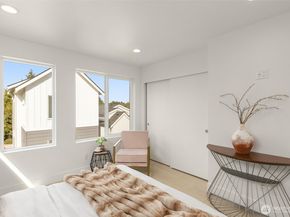 915 N 98th Street B, Seattle WA 98103