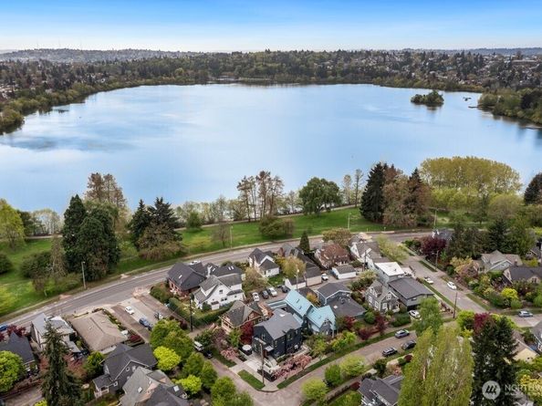 7421 Bagley Avenue N, Seattle WA 98103