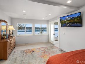 3828 W Lake Sammamish Parkway SE, Bellevue WA 98008