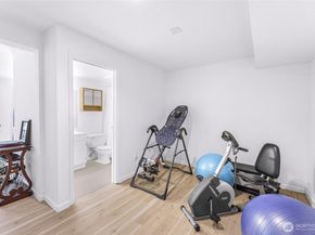 20714 NE 43rd Street, Sammamish WA 98074