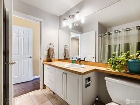 11913 NE 163rd Place 192, Bothell WA 98011