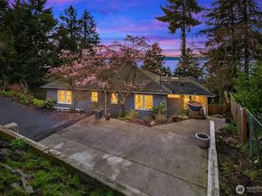 15828 25th Avenue SW, Burien WA 98166