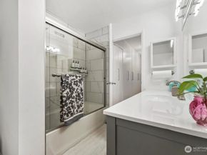 10424 NE 32nd Place C204, Bellevue WA 98004