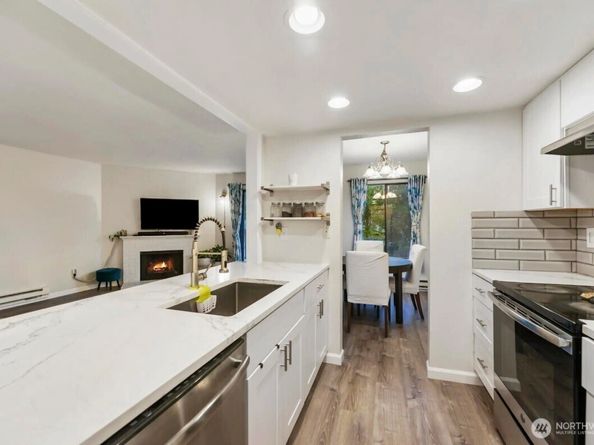 10424 NE 32nd Place C204, Bellevue WA 98004