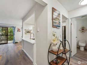 10424 NE 32nd Place C204, Bellevue WA 98004