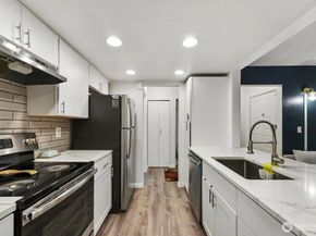 10424 NE 32nd Place C204, Bellevue WA 98004