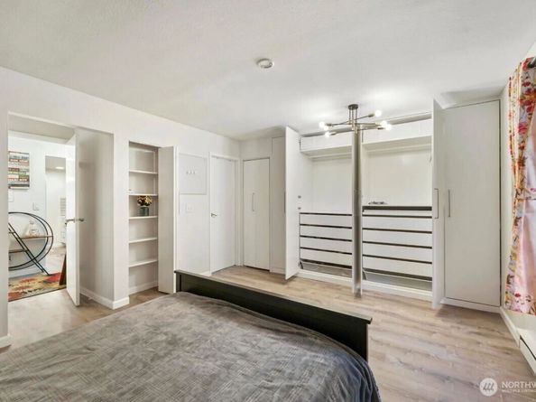 10424 NE 32nd Place C204, Bellevue WA 98004