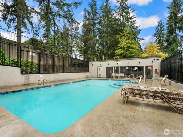 10424 NE 32nd Place C204, Bellevue WA 98004